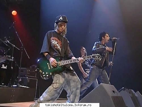 Tom Kaulitz - cum va spuneam...si in poza ata... ..uitati ce - Tom