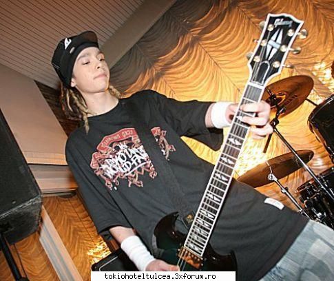 Tom Kaulitz - dap..oricum ii sta sooper bene lu tom imbracat - Tom