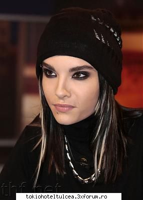 ce misto sunt versurile tokio hotel..... - STrZiLe sUnT pUsTi Ma invARt PrIn jUr Un VaNt - Tokio Hotel