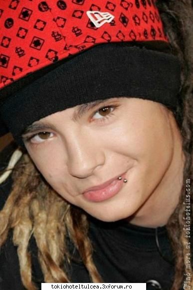 id-ul lui tom?! - Buna...sunt fana Tokio Hotel :D shi vroiam sa va - Tom