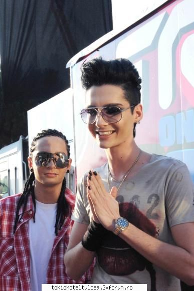 poze tari q bill :D :x - huh,se roaga ksa apar eu! - Bill